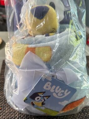 Bluey 2pc Hugger Set. Soft Plush Stuffed Animal With 48"X58" Throw Blanket New